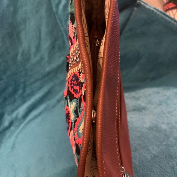 Montana West Embroidered Handbag - Picture 9 of 15